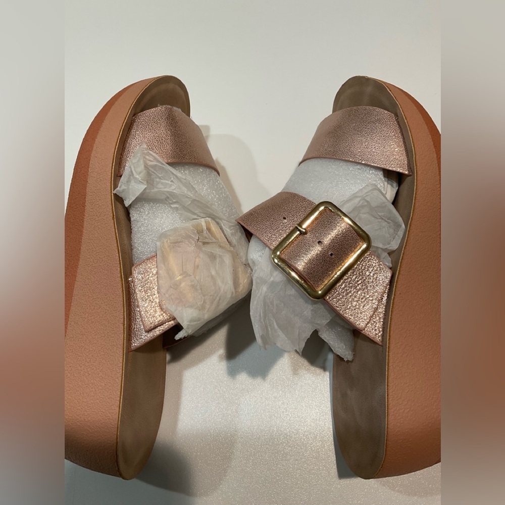 🌱NWT Rose Gold Buckled Wedge Sandals, Size 37/6.5 US Narrow